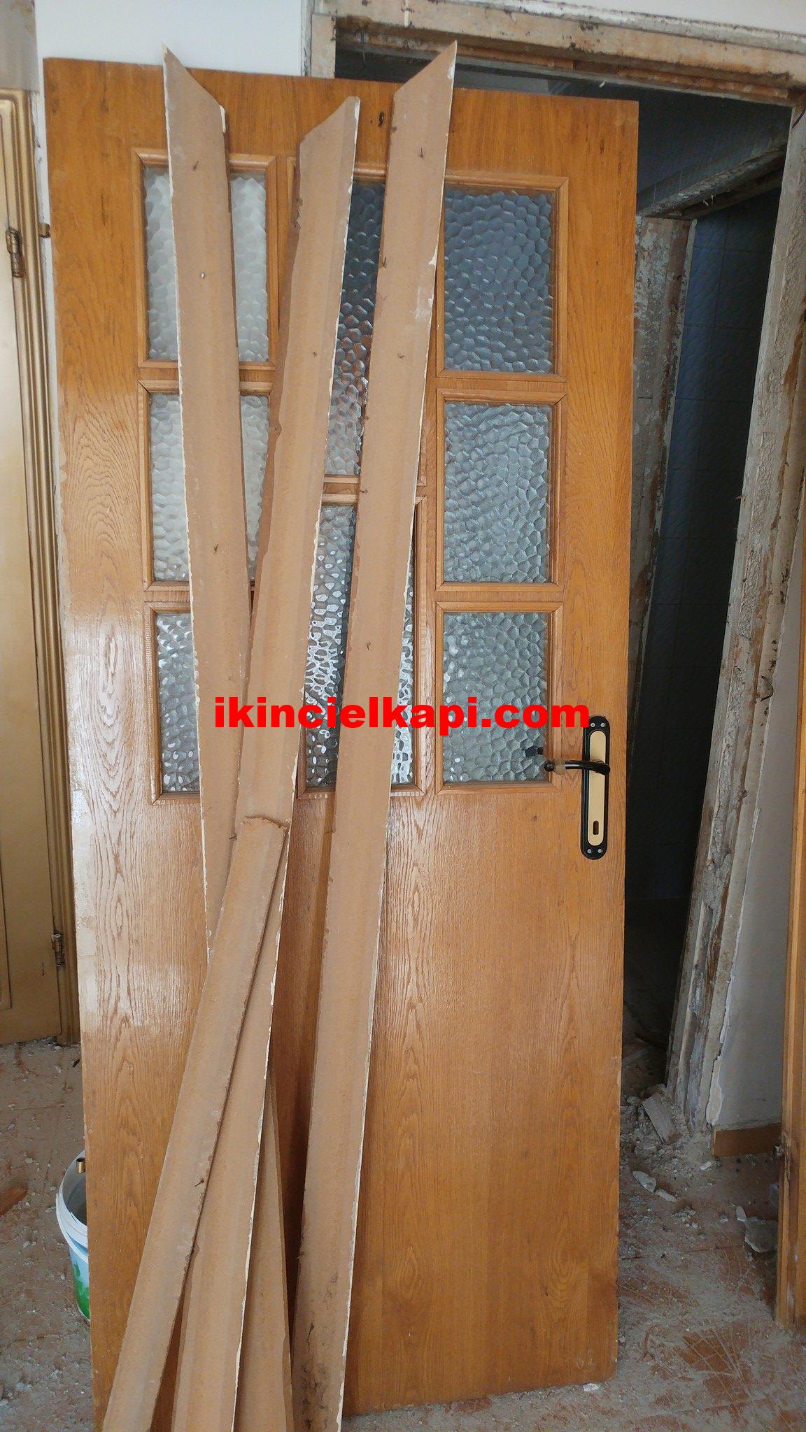 Kasaları hazır komple ahşap çıkma camlı cilalı oda kapısı Kasaları hazır komple ahşap çıkma camlı cilalı oda kapısı