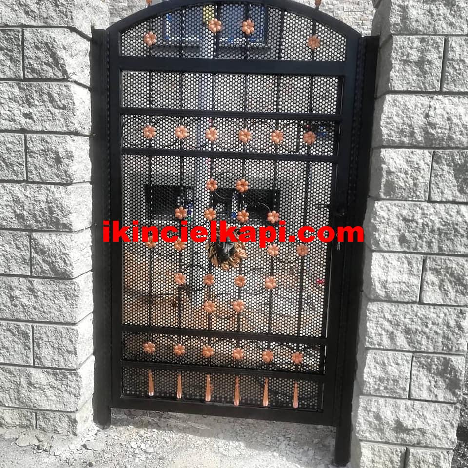 AZ KULLANILMIŞ BİNA GİRİŞ KAPISI AZ KULLANILMIŞ BİNA GİRİŞ KAPISI