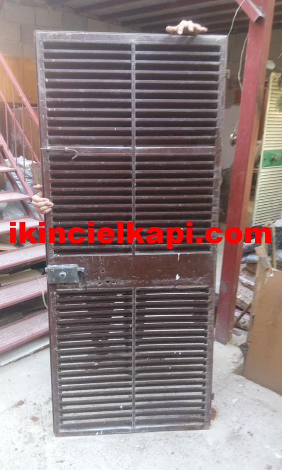 Demir panjur kapı yeni gibi sağlam sorunsuz Demir panjur kapı yeni gibi sağlam sorunsuz