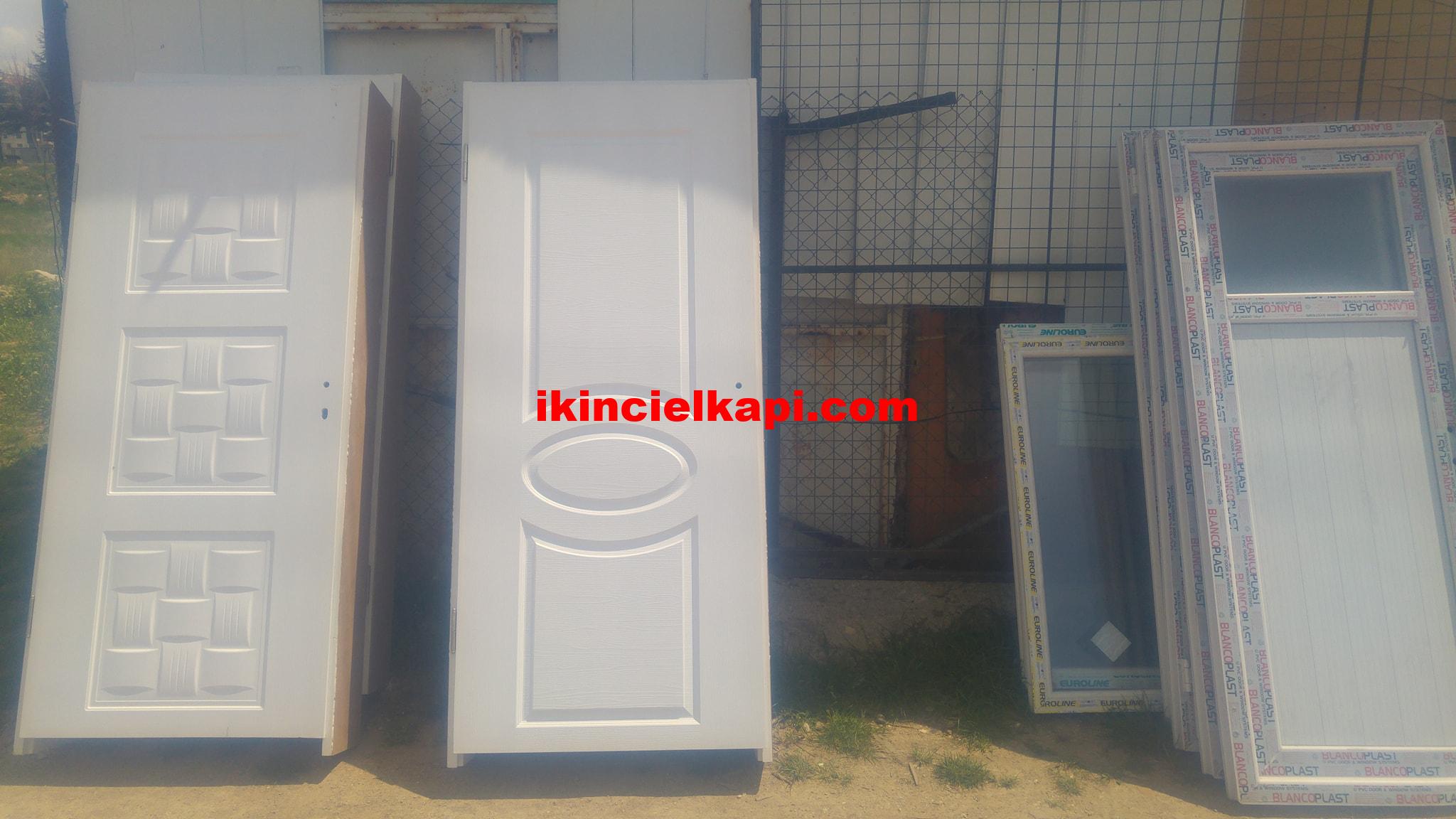 Kullanılmış amerikan panel kapı boyalı ambalajli 2 ikinci el amerikan kapı