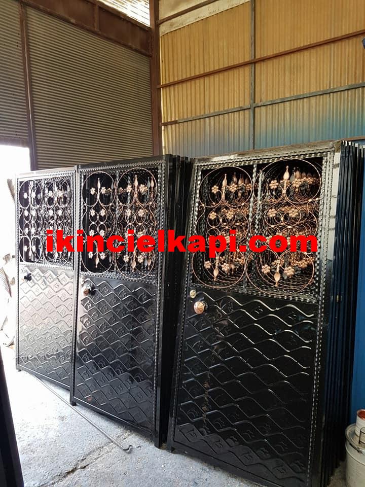 Demir kapı çıkma ya da hazır olmak üzere çıkma ferforje demir kapılar Demir kapı çıkma ya da hazır olmak üzere çıkma ferforje demir kapılar