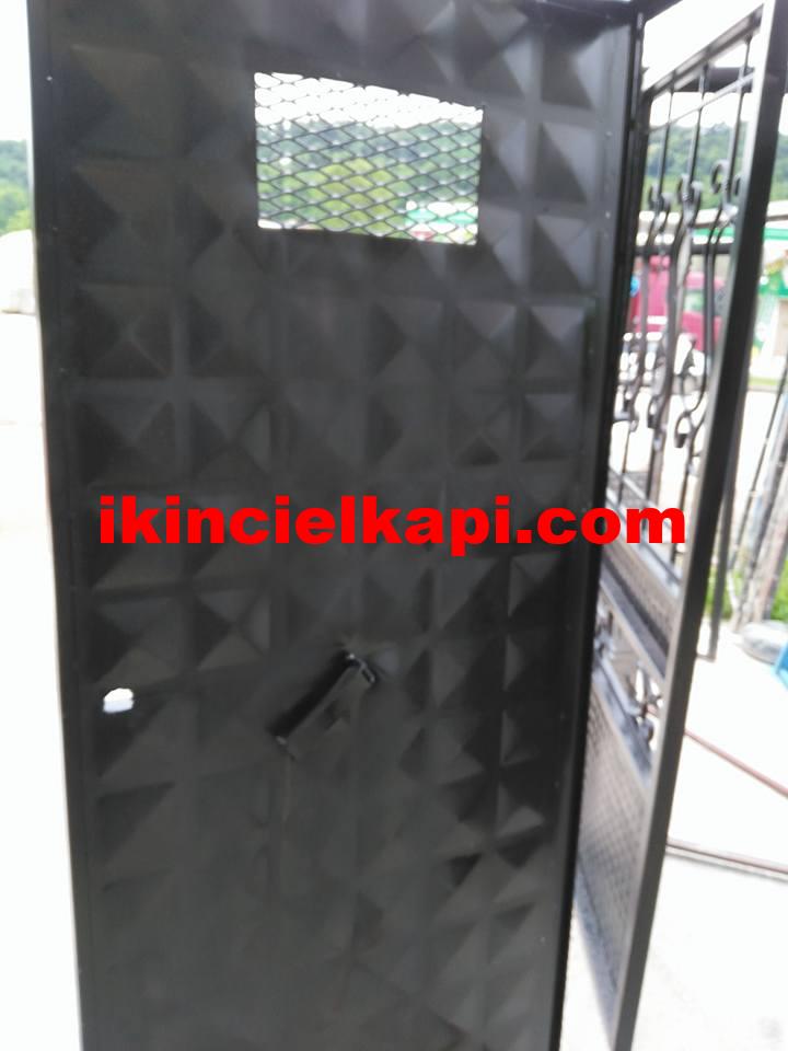 Temiz çıkma demir kapı 700 800 TL sıfır gibi çıkma kapılar 3 çıkma panel emir kapı