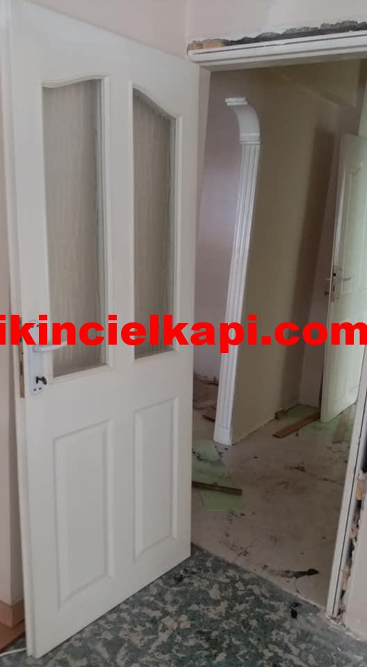 Temiz sökülmüş amerikan panel oda kapısı (kasasıyla birlikte) 1 sökülmüş amerikan panel oda kapısı