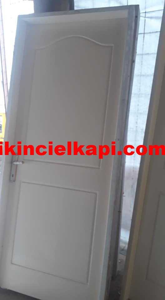 Üzerinde kilit ve kasasıyla birlikte amerikan kapı 3 ikinci el amerikan kapı