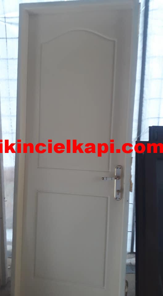 Üzerinde kilit ve kasasıyla birlikte amerikan kapı 2 kilit ve kasasıyla birlikte amerikan kapı