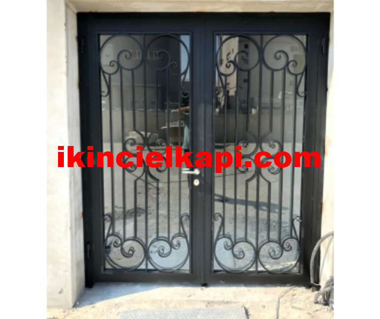 Çıkma çift kanatlı demir kapı (iki kanatlı demir kapı) 2 çift kanatlı demir kapı