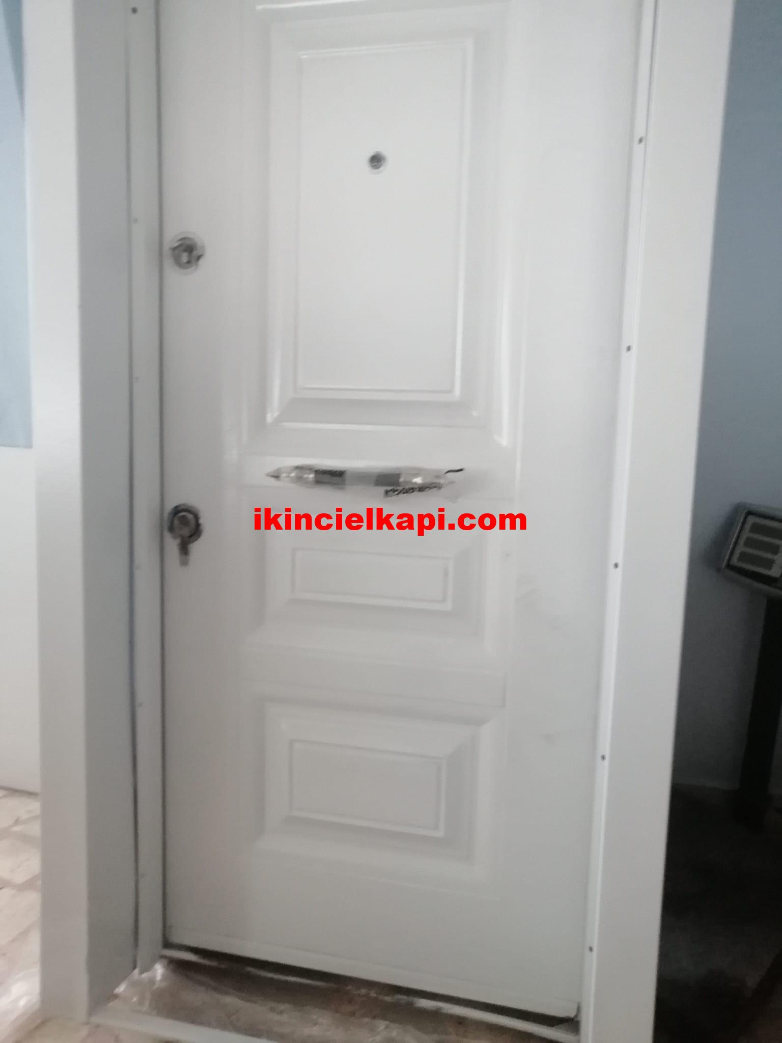 Kentsel dönüşümden sökülmüşe kale çıkma çelik kapı sağlam kaliteli