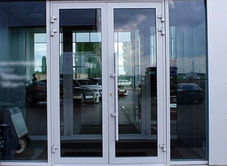 Çıkma alüminyum dükkan kapısı 1600 TL sudan ucuz Çıkma alüminyum dükkan kapısı 1600 TL sudan ucuz