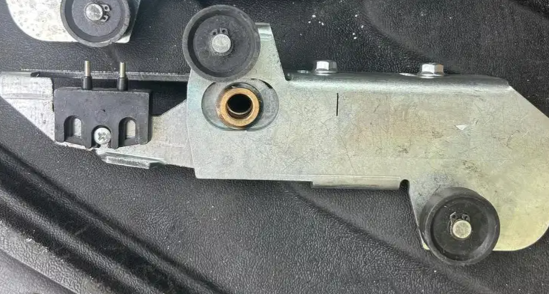 1 aylık sıfır gibi ikinci el asansör kapı kilit mekanizması 1 aylık sıfır gibi ikinci el asansör kapı kilit mekanizması