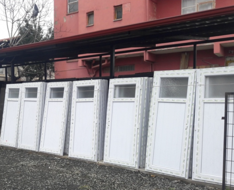 Kilidi üzerindedir fiyat sondur. temiz plastik kapı ucuz çıkma kapı Kilidi üzerindedir fiyat sondur. temiz plastik kapı ucuz çıkma kapı