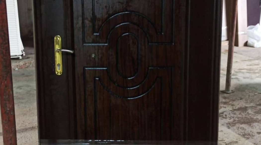 1 yıllık satılık yeni söküldü çelik kapı 2500 TL 1 yıllık satılık yeni söküldü çelik kapı 2500 TL