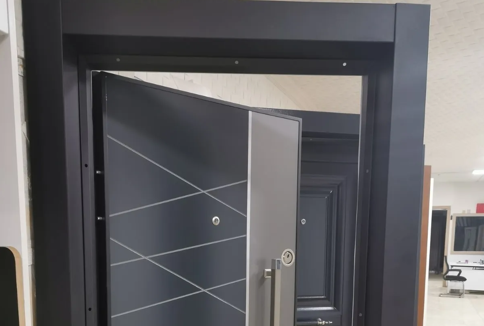 Teşhir ürünü çelik kapı 2500 TL Teşhir ürünü çelik kapı 2500 TL