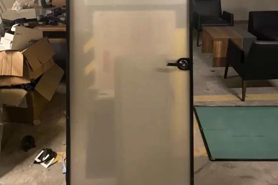 ÇIKMA MAĞAZA CAM KAPI 5 ADET STANDART ÖLÇÜLERDE KAPI ÇIKMA MAĞAZA CAM KAPI 5 ADET STANDART ÖLÇÜLERDE KAPI