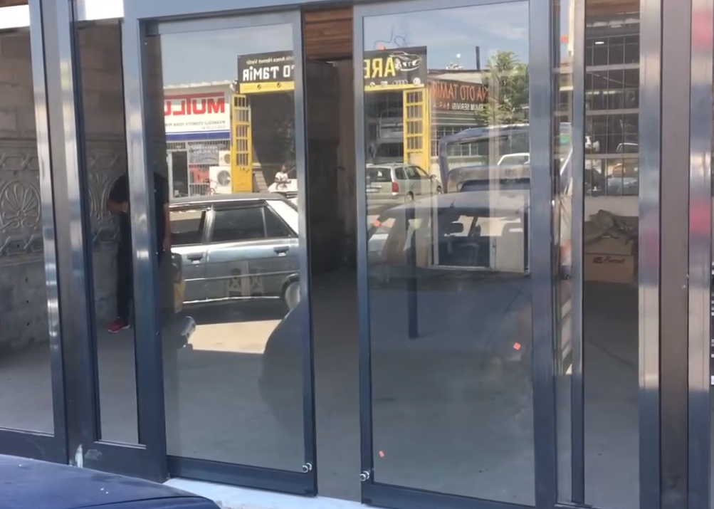 Siyah temiz fotoselli kapı (3 aylık sıfır gibi kapı) Siyah temiz fotoselli kapı (3 aylık sıfır gibi kapı)