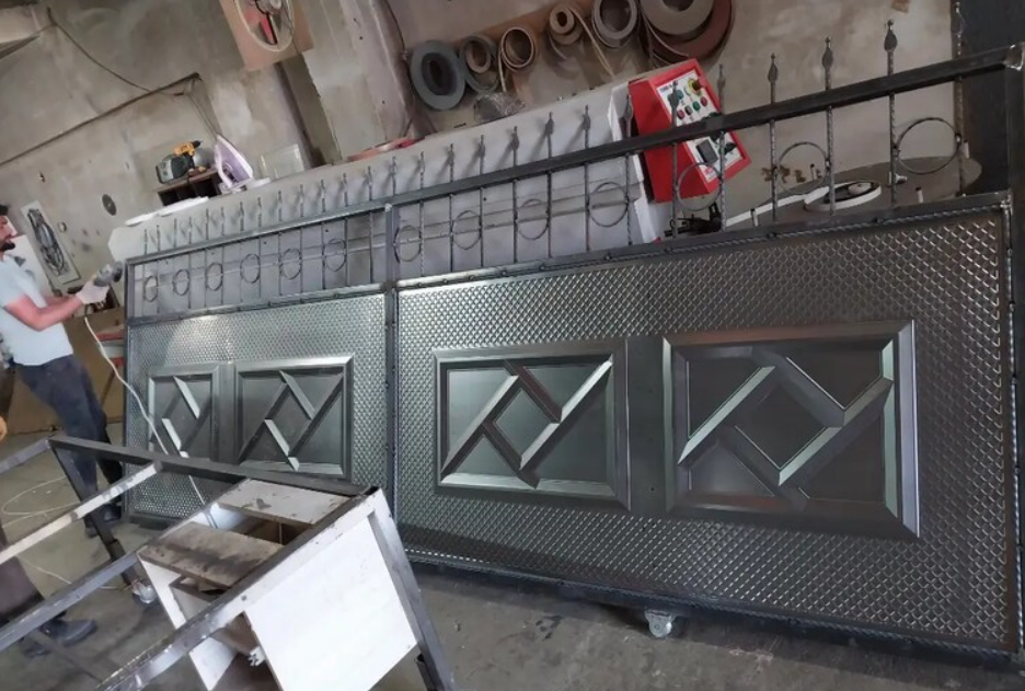 Demir sürgülü kapı bahçeler için raylı kapı sistemi çıkma kapı Demir sürgülü kapı bahçeler için raylı kapı sistemi çıkma kapı