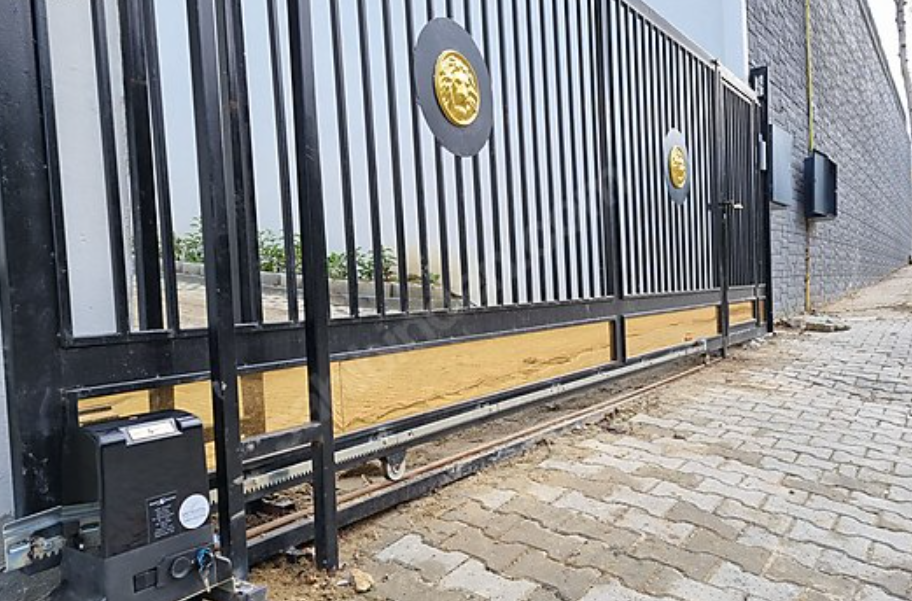 Surgulu bahce garaj kapisi 2