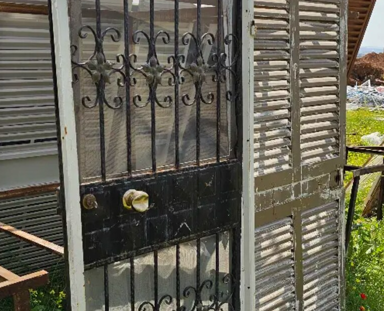 2.El Çıkma Demir kapı Çeşitleri Ölçüye göre fiyatı Değişir 2.El Çıkma Demir kapı Çeşitleri Ölçüye göre fiyatı Değişir