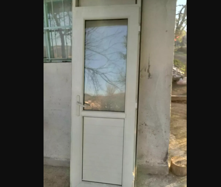 Çıkma balkon kapısı sağlam sorunsuz pvc kapı 1 Cikma balkon kapisi 1