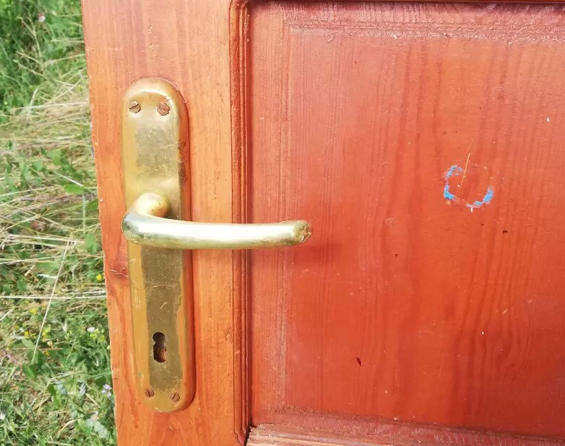 Eski tip ahsap kapi 2