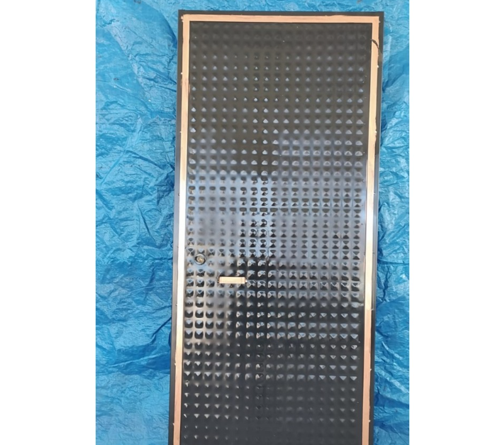 Kasasıyla birlikte çıkma ikinci el demir kapı Kasasıyla birlikte çıkma ikinci el demir kapı