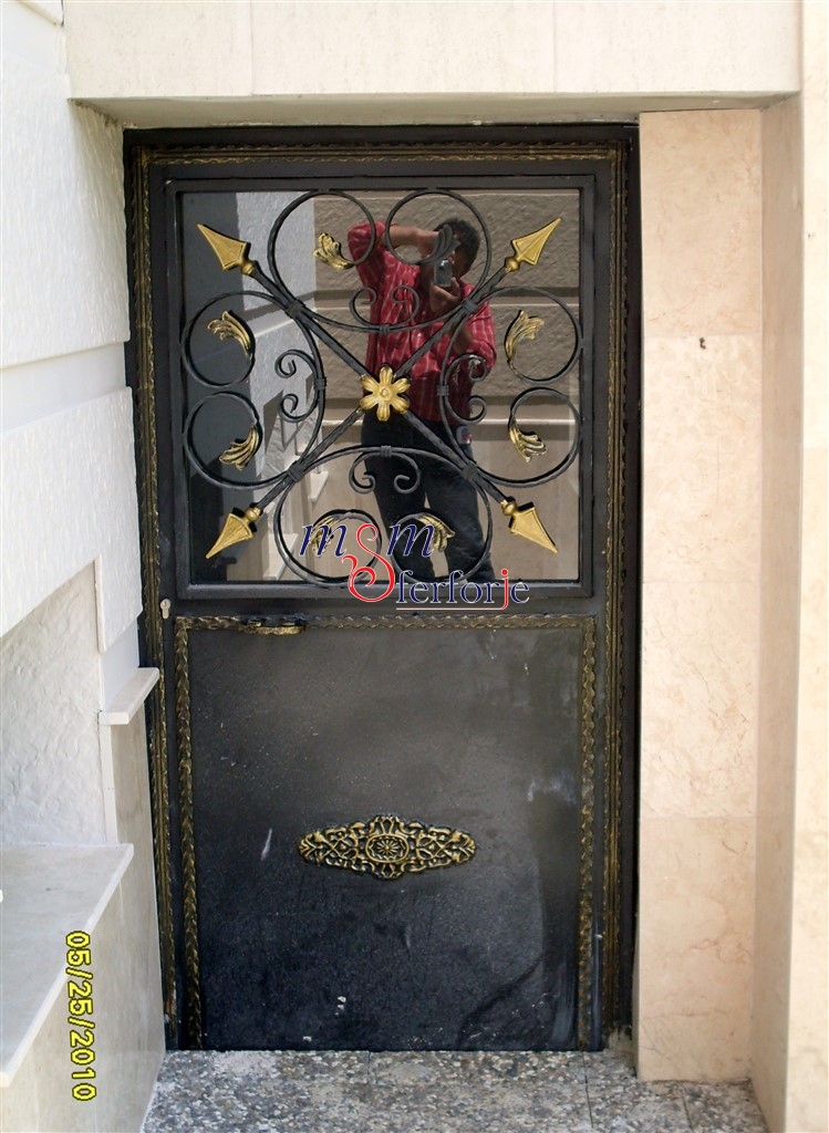 Ev veya iş yerlerinin güvenliğini sağlamak amacıyla demir kapı sac kapı Ev veya iş yerlerinin güvenliğini sağlamak amacıyla demir kapı sac kapı